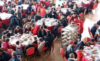 敬老也敬自己！510名老人共赴餃子宴