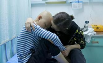 患重癥男孩術(shù)后跟媽媽說：“我好怕死，死了就再也看不到你”