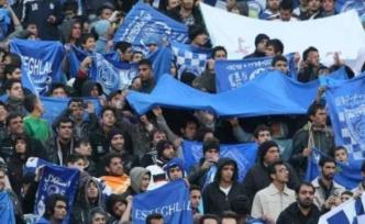 伊朗妇女40年来首次获准进入足球场