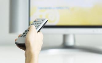 马上评丨电视开机广告不是不能有，但也要“掐得断”