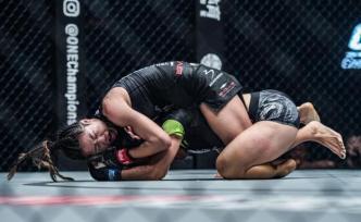 最后15秒遭李胜珠降服，熊竞楠无缘MMA双金腰带