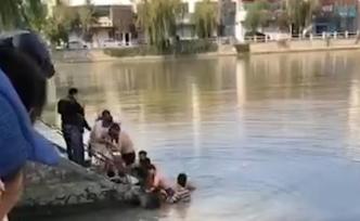 女司機(jī)油門當(dāng)剎車沖下河，7名路人下水救