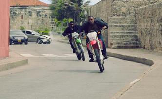 《雙子殺手》缺乏的，僅僅是一個好故事嗎