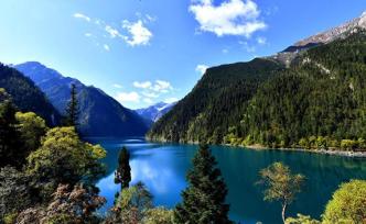 恢復(fù)開園不到一個月，九寨溝單日游客上限增至8000人次