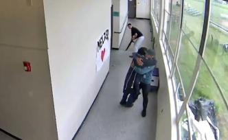 美高中生持槍進(jìn)校園，老師擁抱并繳械