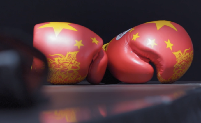 42秒KO巴西女拳王,她是UFC首个中国冠军张伟丽