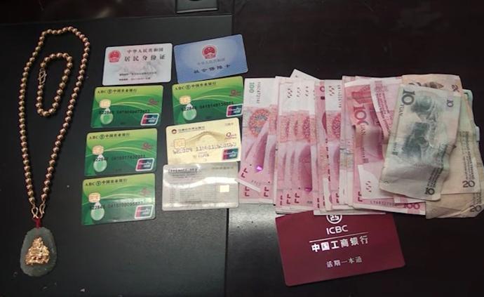 乘客丟6萬余元金飾，司機連包帶錢交車隊