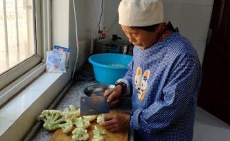老人義務(wù)為偏遠(yuǎn)小學(xué)做飯：沒學(xué)生就退休