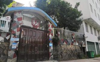 “高墻”外的孩子 