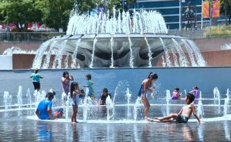 美人口普查局：到2058年美國人口將突破4億