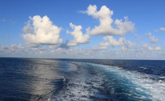 中国海警舰艇编队今日在我钓鱼岛领海巡航