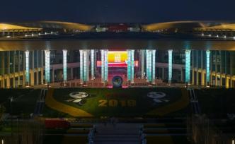 進博會節(jié)氣柱燈光璀璨，今起全天開啟