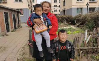 獨(dú)生女裸婚嫁大10歲侏儒癥小伙，父親至死不知：怕氣壞他