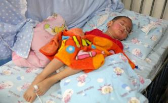 5歲男童患罕見(jiàn)病雙目失明，早上醒來(lái)問(wèn)爸爸：天怎么還沒(méi)亮？