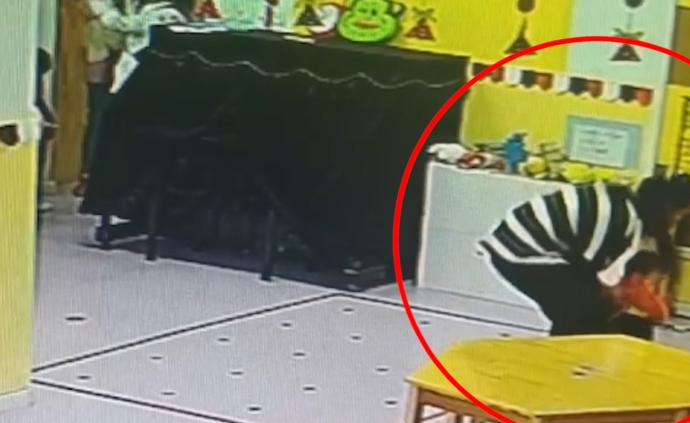3歲男童回家尿失禁，推倒他的幼師被拘