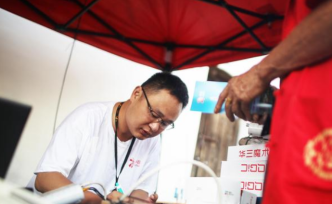 他扎根深山十余载，为农村普及数字电视服务跋山涉水