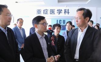 四川教育廳長看望慰問仁壽受傷教師，傷者此前遭學生持磚砸頭