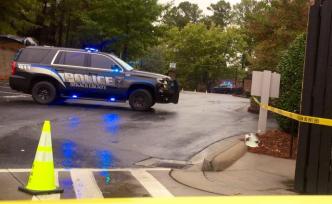 一架小型飛機(jī)在美國佐治亞州墜毀并撞入公寓樓，致1死1失蹤