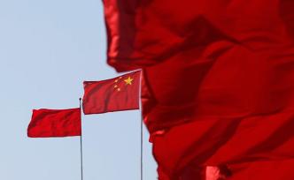 人民銳評：侮辱國旗理當(dāng)嚴(yán)懲