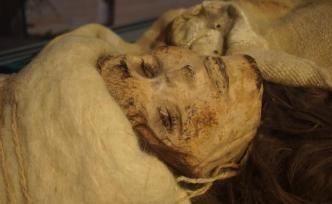 現(xiàn)場|三千多歲的“小河公主”來到北大，絲路特展明起展出