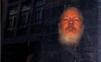 法庭上的阿桑奇