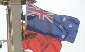 李克強(qiáng)會(huì)見新西蘭總理阿德恩