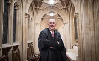 誰來接替“咆哮”議長？英國議會(huì)下院副議長霍伊爾脫穎而出