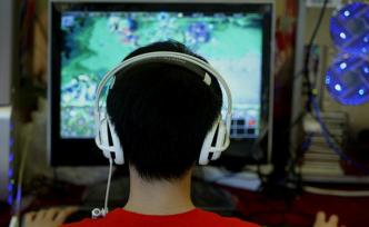 国家新闻出版署：防止未成年人沉迷网游，严控使用时段时长