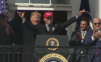 美職棒冠軍隊(duì)到白宮，特朗普來了后背殺