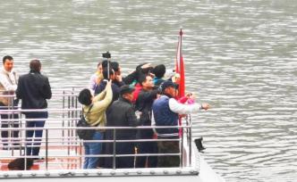 樂(lè)山大佛景區(qū)回應(yīng)“游船乘客不穿救生衣”質(zhì)疑：新船安全性高