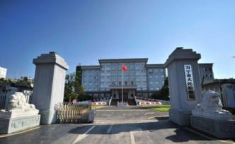 海南万宁公安局原分管户政副政委受审，当地曾有多起高考移民