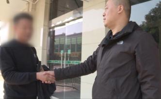 海軍軍官撿20萬(wàn)現(xiàn)金，如數(shù)奉還謝絕酬謝