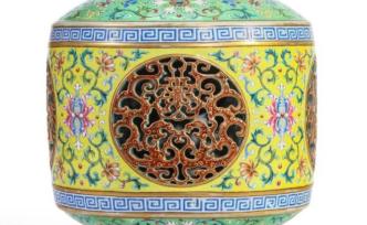 一對分離的乾隆“時時報喜”轉(zhuǎn)心瓶，另一只首次現(xiàn)身大陸