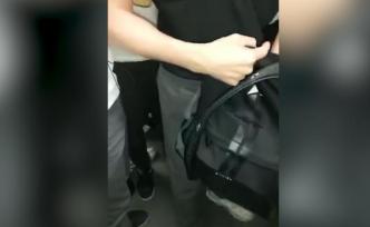 男子地鐵上裸露身體猥褻女乘客，被拘
