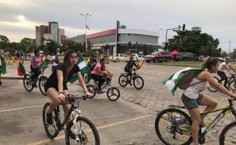 觀察丨莫拉萊斯“閃辭”背后，“無名之輩”卡馬喬正崛起