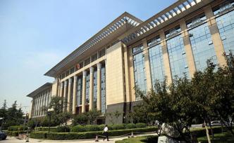 最高法印發(fā)意見“加碼”懲罰高空拋物，有人扔菜刀涉罪被刑拘