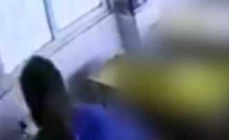 湖南一男子教室暴打女教師，主動投案稱遭剮蹭后“認錯人”