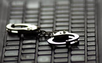 认识两天的女主播主动确定关系，男子为其刷礼物后却被拉黑