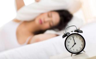 調(diào)查稱超七成大學(xué)生起床困難，高校教師：鼓勵(lì)同學(xué)間彼此監(jiān)督