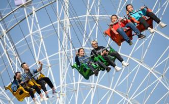 最新假期安排消息公布一小時(shí)內(nèi)，假期旅游搜索量激增250%