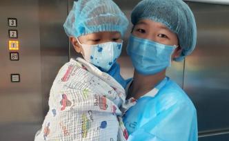3歲男孩患基因病，花30萬(wàn)移植失敗，在倉(cāng)里等待二次生命