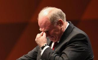 “領(lǐng)航員”赫內(nèi)斯下船了，拜仁的宮斗大戲才剛剛開場(chǎng)