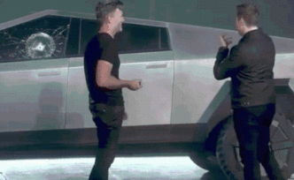 特斯拉電動皮卡的防彈玻璃為啥會被鋼球砸碎？這是一道高中物理題