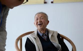 四川詩人雨田憶流沙河：在詩歌落寞的年代，先生為詩歌站臺