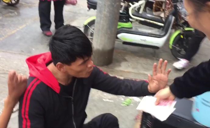 殘疾小伙追不上塞酬金的失主:心里不安