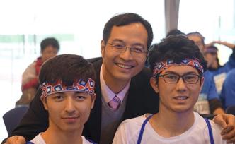 培養(yǎng)少數(shù)民族學生的文化認同和愛國情懷，這名教師獲表彰