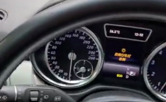 車主稱奔馳駕駛室異響返修十次未解決，起訴4S店要求換車