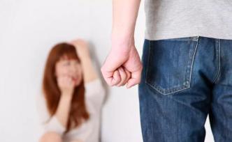 全球近三成女性曾遭家暴，對(duì)“男尊女卑”的默認(rèn)是禍害之根？