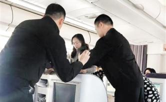 萬(wàn)米高空航班上乘客心臟驟停，重慶女醫(yī)生搶出“黃金4分鐘”
