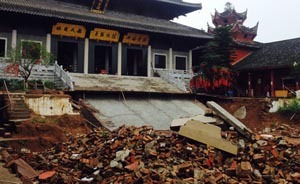 還俗僧人持雙刀殺死算命先生